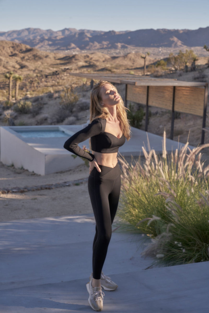 Elegant Long Sleeve Crop Top + V-waist Yoga Legging | WISKII ACTIVE