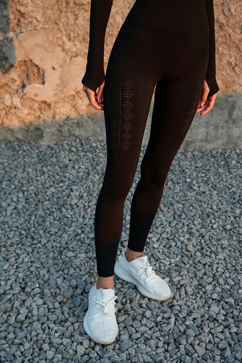 model wears a WISKII Seamless Leggings